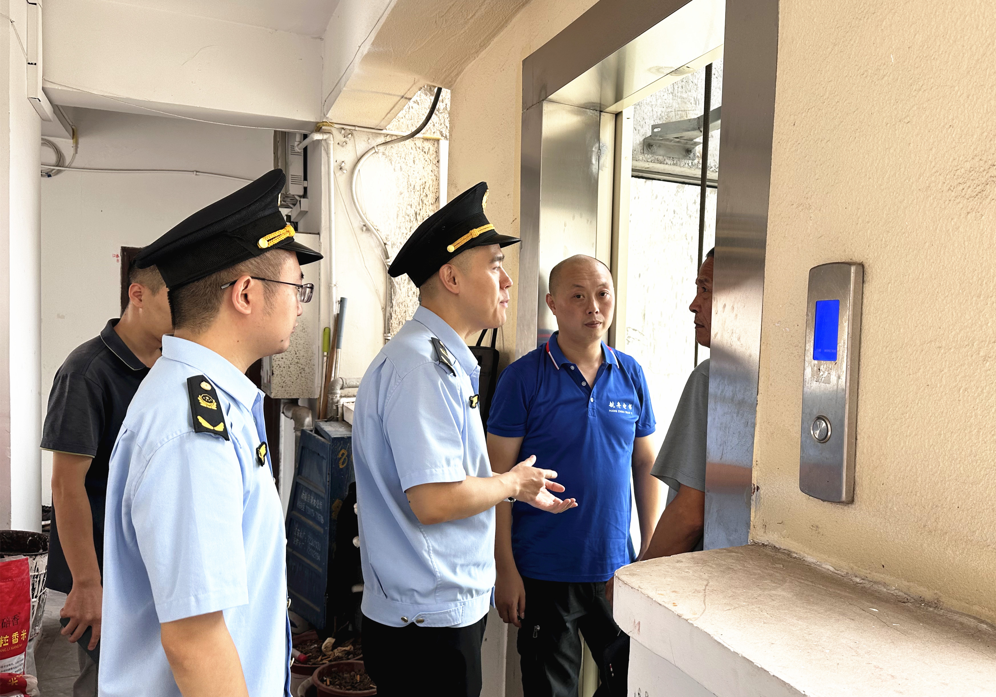 涪陵局开展既有住宅加装电梯安全专项检查.jpg